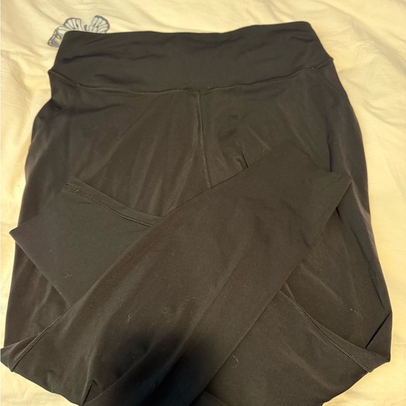 Black High-Waisted Leggings - Picture 2 of 6